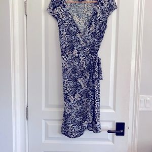 BCBG MAXAZRIA Black Gray White Floral Wrap Dress S